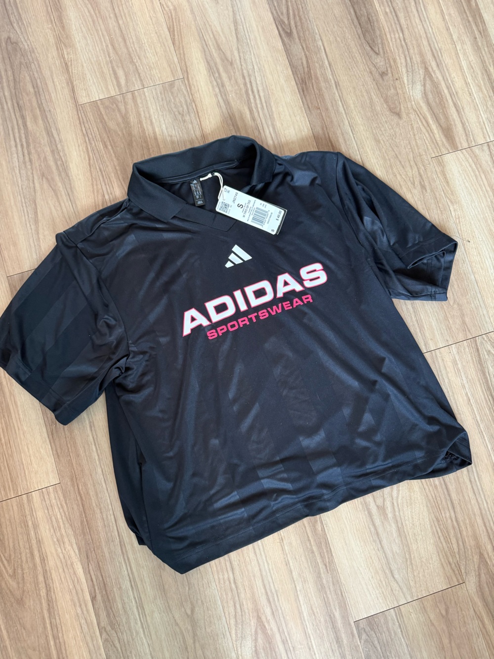 Uniqlo Black V-neck Tee with Cream Tag Accent
